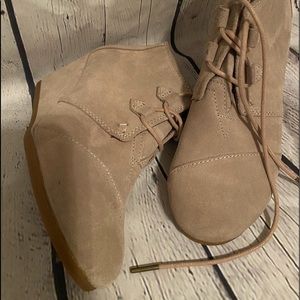 TOMS Women’s Kala Desert Wedge Bootie